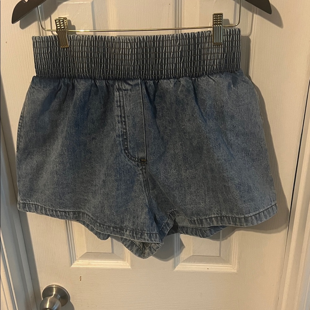 NWT Cider Blue Denim High-Waisted Shorts Size Large